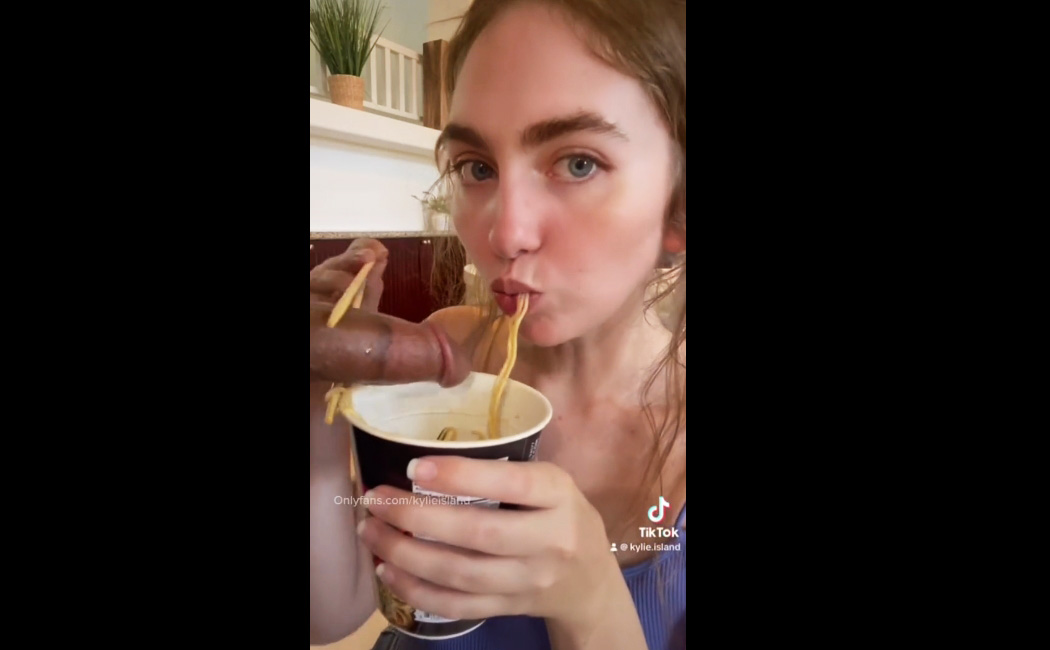 Absolutely hilarious blowjob while eating noodles