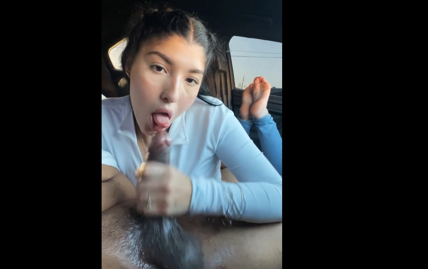 18yo Asian chick gives sloppy blowjob in the car