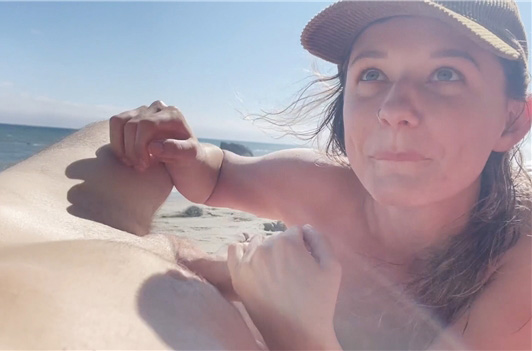 Naked couple caught blowjob on beach