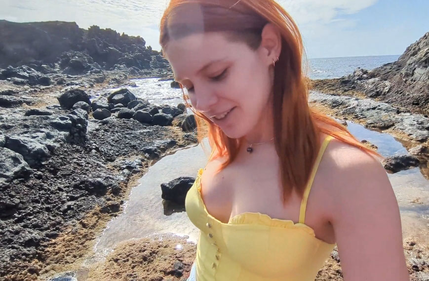 Readhead girlfriend sucks dick on the beach